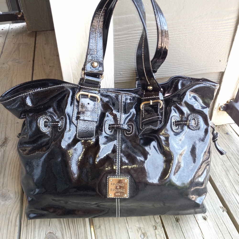 🖤 Large Dooney & Bourke Black Patent Leather Cinch Shoulder Bag 🖤 SEE ALL PICS
